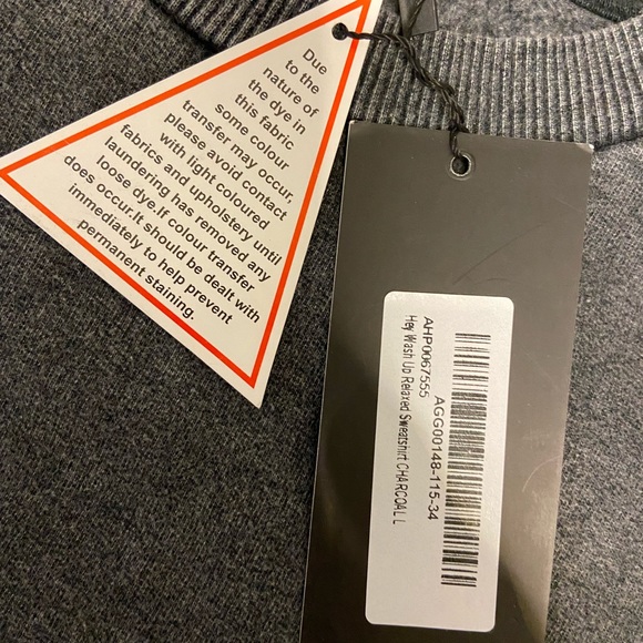 Relaxed acid wash sweatshirt - never worn tags on - Picture 5 of 6